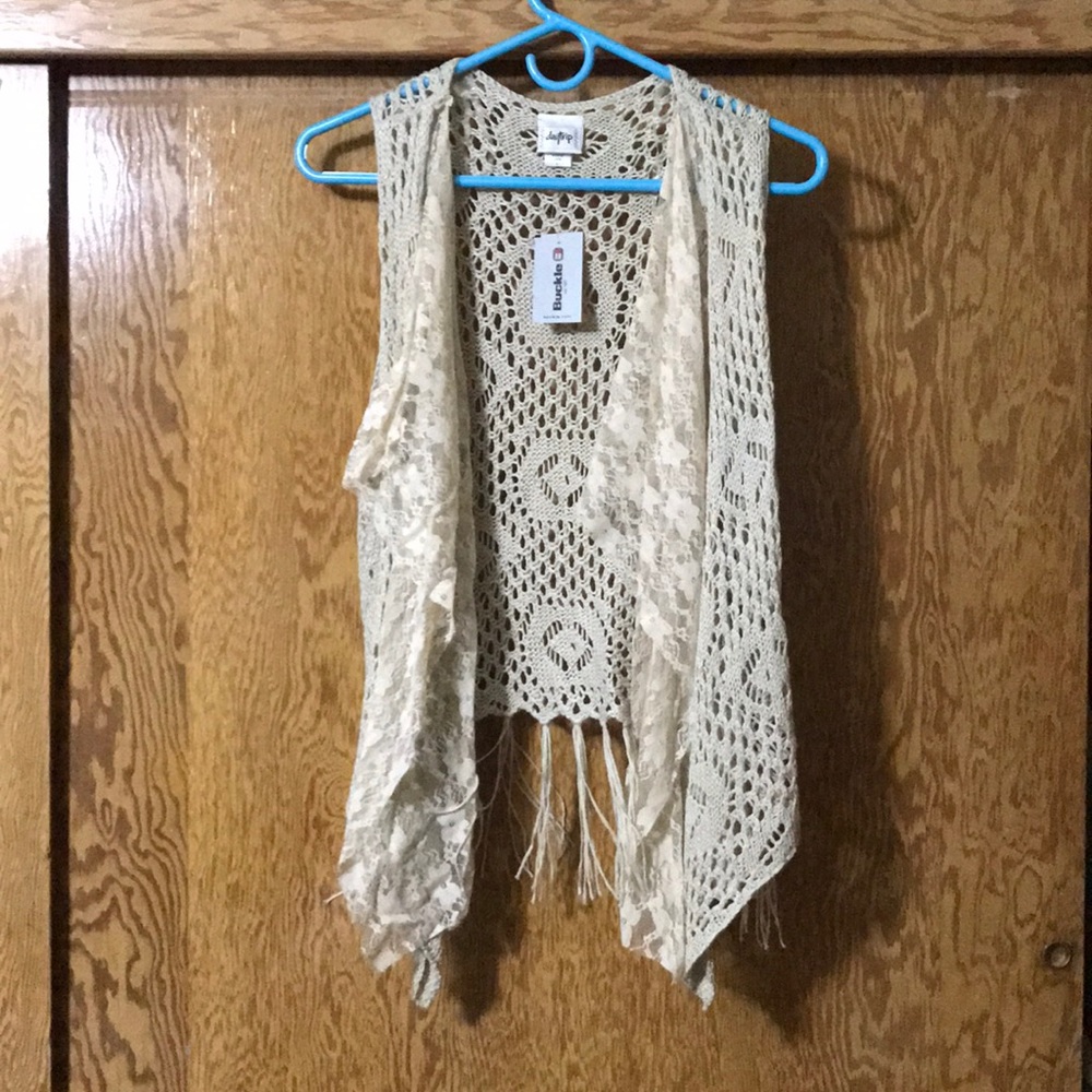 Buckle fringe DAYTRIP top.